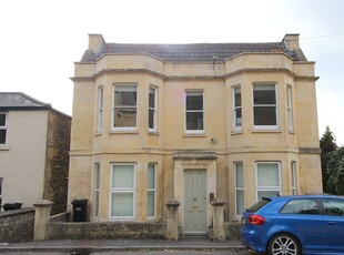 2 bedroom flat for rent in London Road West, Bath, BA1