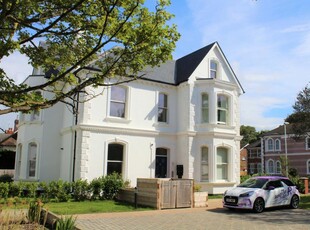 2 bedroom flat for rent in Mill Road, Worthing, BN11