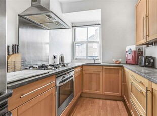 2 bedroom flat for rent in Priests Bridge, Barnes, SW14