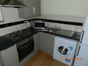 2 bedroom flat for rent in Richmond Road, Roath, ( 2 Bed ), CF24