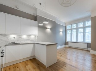 2 bedroom flat for rent in West Hill, London, SW15