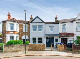 2 bedroom maisonette for rent in Courtney Road, Colliers Wood, SW19