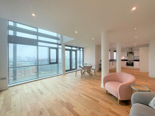 2 bedroom penthouse for rent in Gotts Road, Leeds, West Yorkshire, LS12