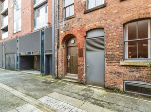 2 bedroom penthouse for rent in Loom Street, Manchester, Greater Manchester, M4
