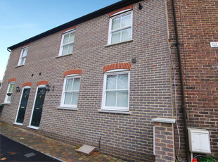 2 bedroom terraced house for rent in Quarry Hill Road, Borough Green, TN15