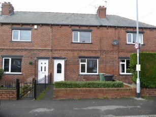 2 bedroom town house for rent in Greenfield Avenue, Gildersome, Leeds, LS27
