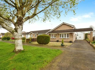 3 bedroom bungalow for sale in Grafton Drive, Wigston, Leicestershire, LE18