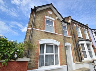 3 bedroom detached house for rent in Borland Road Nunhead SE15