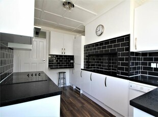 3 bedroom flat for rent in Christchurch Road, Worthing, West Sussex, BN11