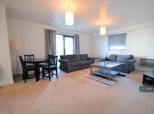 3 bedroom flat for rent in Churchill Way, Cardiff, CF10