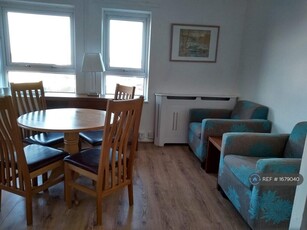 3 bedroom flat for rent in Craddock House, Winchester, SO23