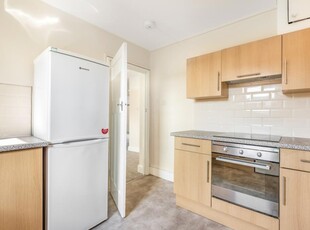 3 bedroom flat for rent in Well Hall Road Eltham SE9