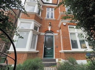 3 bedroom flat for rent in West Hampstead, London, NW6