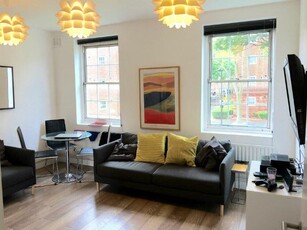 3 bedroom flat for rent in William Bonney Estate, London, SW4