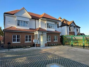 3 Bedroom Flat For Sale In South Croydon