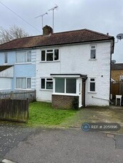 3 Bedroom Semi-detached House For Rent In Aldershot