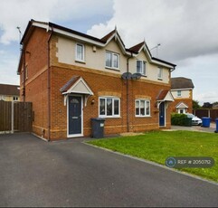 3 bedroom semi-detached house for rent in Farlawns Court, Balby, Doncaster, DN4