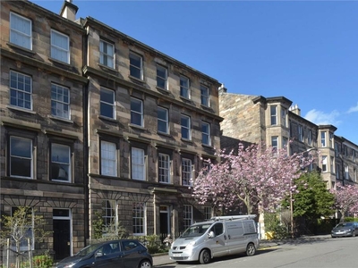 4 bed flat for sale in Newington