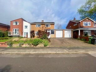 4 bedroom detached house for rent in Battenhall Road, WORCESTER, WR5