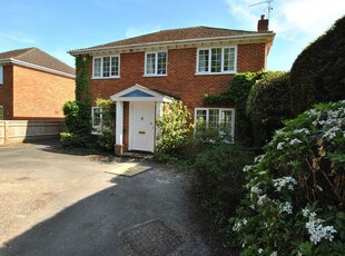 4 bedroom detached house for rent in Grosvenor Road, Caversham, Reading, RG4