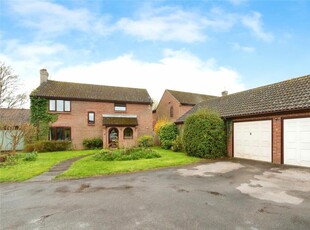 4 bedroom detached house for sale in Aviemore Drive, Oakley, Basingstoke, Hampshire, RG23