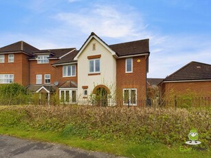 4 bedroom detached house for sale in Blunt Road, Beggarwood, Basingstoke, Hampshire, RG22