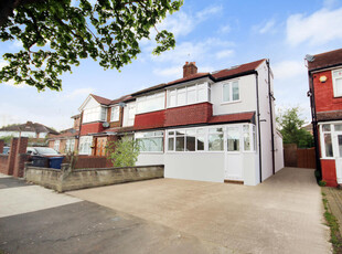 4 bedroom end of terrace house for rent in Bilton Road, Perivale, Middlesex UB6