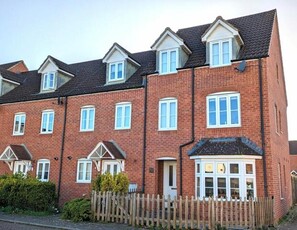 4 Bedroom End Of Terrace House For Sale In Glastonbury