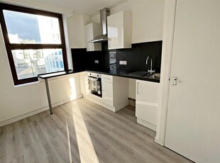 4 bedroom flat for rent in Bournemouth, BH1