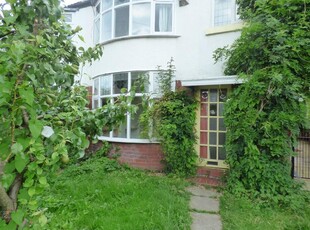 4 bedroom semi-detached house for rent in Mornington Crescent, Manchester, M14