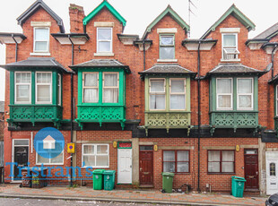 4 bedroom terraced house for rent in Peveril Street, Nottingham, NG7