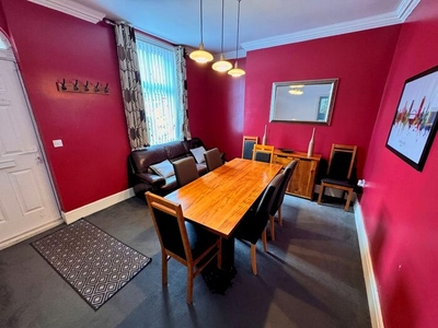 4 Bedroom Terraced House To Rent