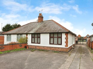 5 bedroom bungalow for sale in Barkbythorpe Road, Leicester, LE4