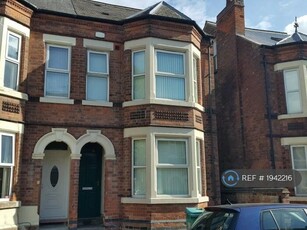 6 bedroom semi-detached house for rent in Gloucester Avenue, Nottingham, NG7