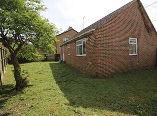 Bungalow to rent in Aerodrome Road, Bekesbourne, Canterbury CT4