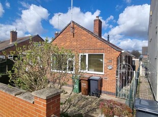 Bungalow to rent in Byron Street, Loughborough, Leicestershire LE11