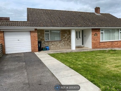 Bungalow to rent in West View Close, Bridgwater TA7