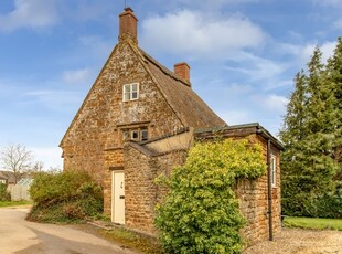 Cottage to rent in The Leys, Adderbury, Banbury OX17