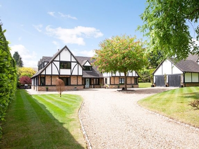 Country house for sale in Finch Lane, Knotty Green, Beaconsfield HP9