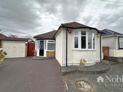 Detached bungalow to rent in Gordon Avenue, Hornchurch RM12