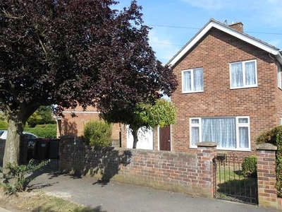 Detached house to rent in Aylesbury Road, Bedford MK41