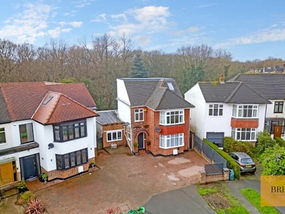Detached house to rent in Chiltern Way, Woodford Green IG8