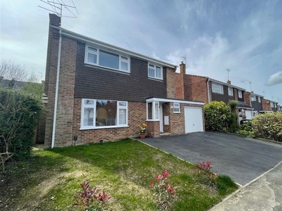 Detached house to rent in New Road, Newbury RG14
