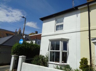 End terrace house to rent in Croft Lane, Seaford BN25