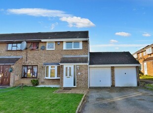 End terrace house to rent in Elmhurst Close, Furzton MK4