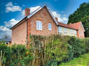 End terrace house to rent in Golden Cross, Hailsham BN27