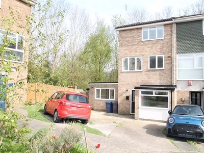 End terrace house to rent in Robinson Road, High Wycombe HP13