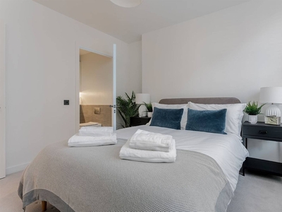 Flat in St Anns Hill, Wandsworth, SW18