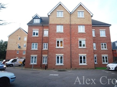 Flat to rent in Akers Court, High Street, Waltham Cross EN8