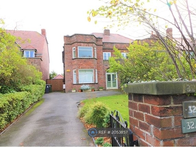 Flat to rent in Albert Road, Southport PR9